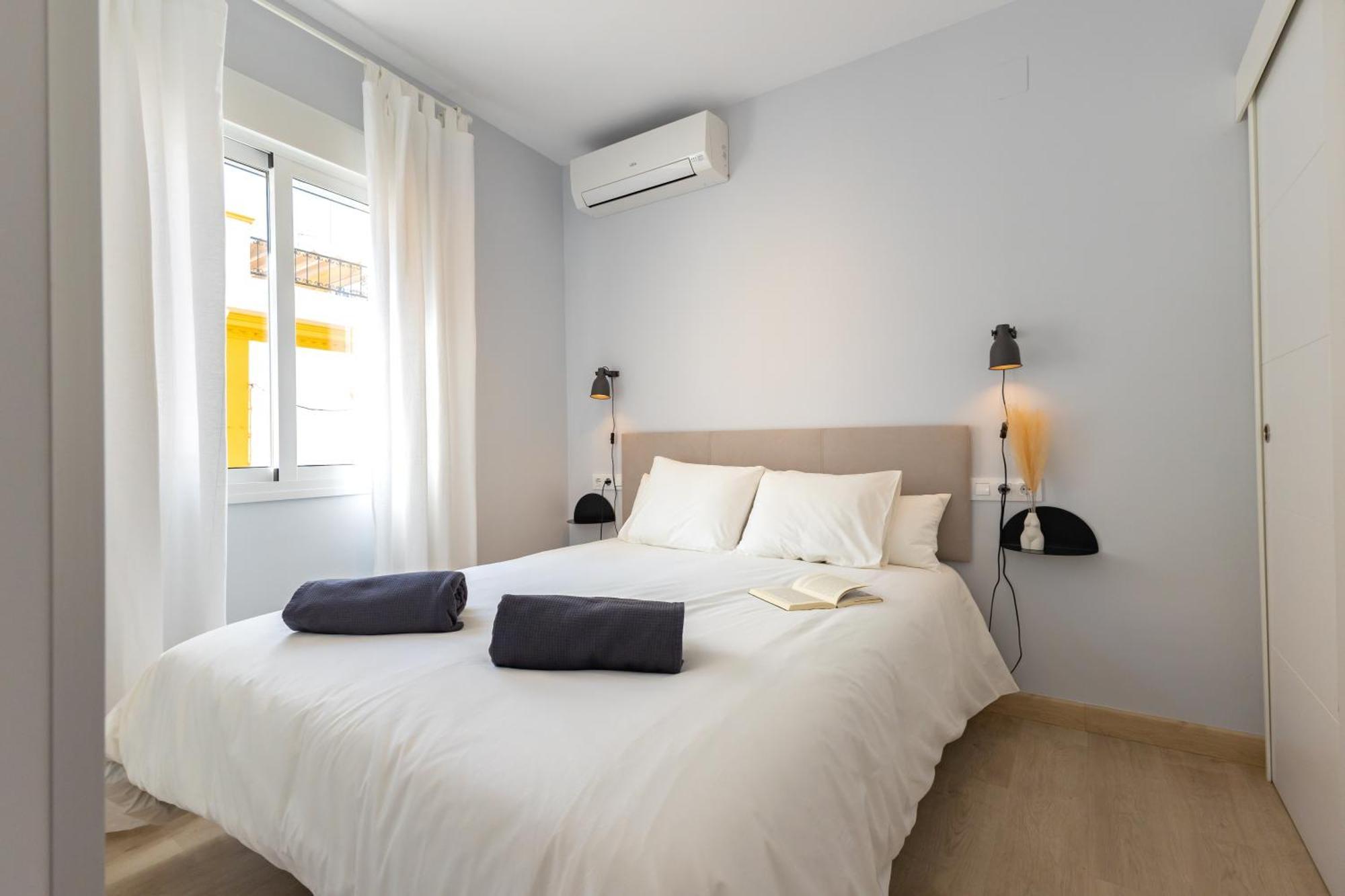 Charming 2 Bedroom Apartment At Iconic Triana Neighborhood By Ocityzen Sevilla Bagian luar foto