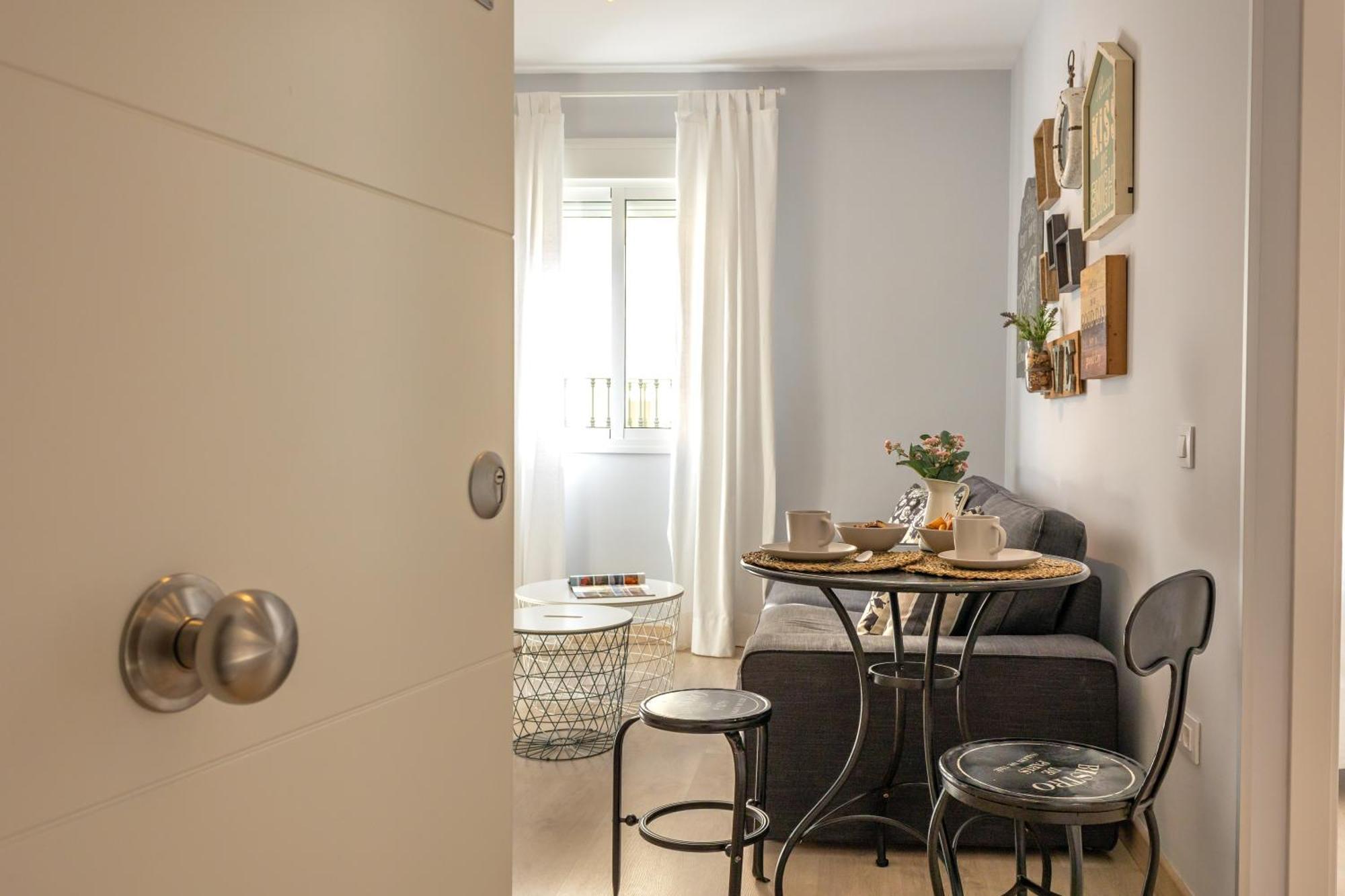 Charming 2 Bedroom Apartment At Iconic Triana Neighborhood By Ocityzen Sevilla Bagian luar foto