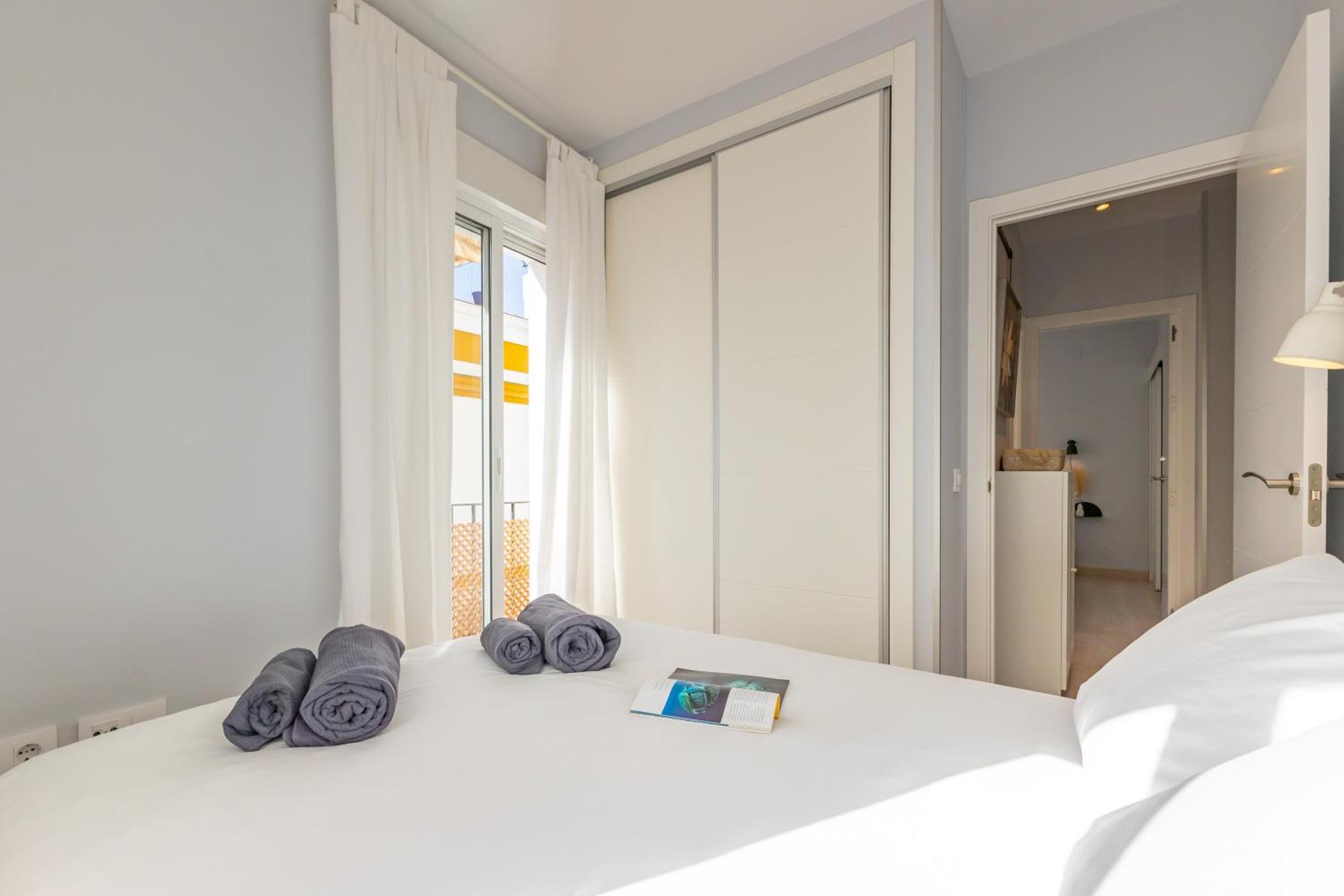 Charming 2 Bedroom Apartment At Iconic Triana Neighborhood By Ocityzen Sevilla Bagian luar foto