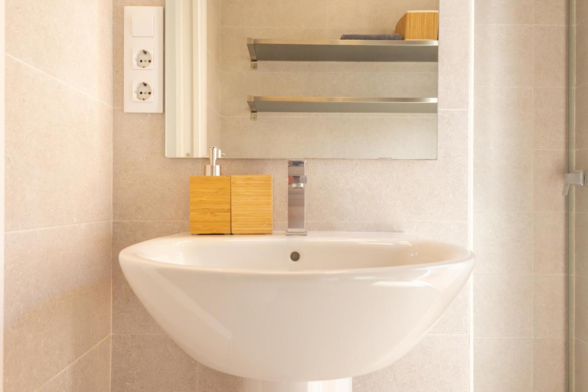Charming 2 Bedroom Apartment At Iconic Triana Neighborhood By Ocityzen Sevilla Bagian luar foto