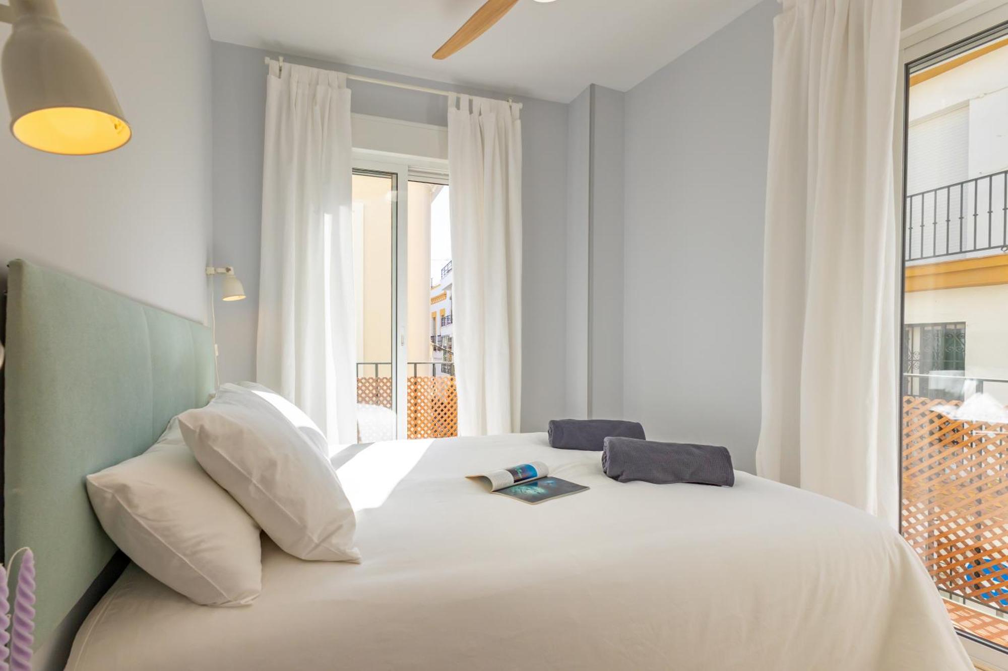 Charming 2 Bedroom Apartment At Iconic Triana Neighborhood By Ocityzen Sevilla Bagian luar foto