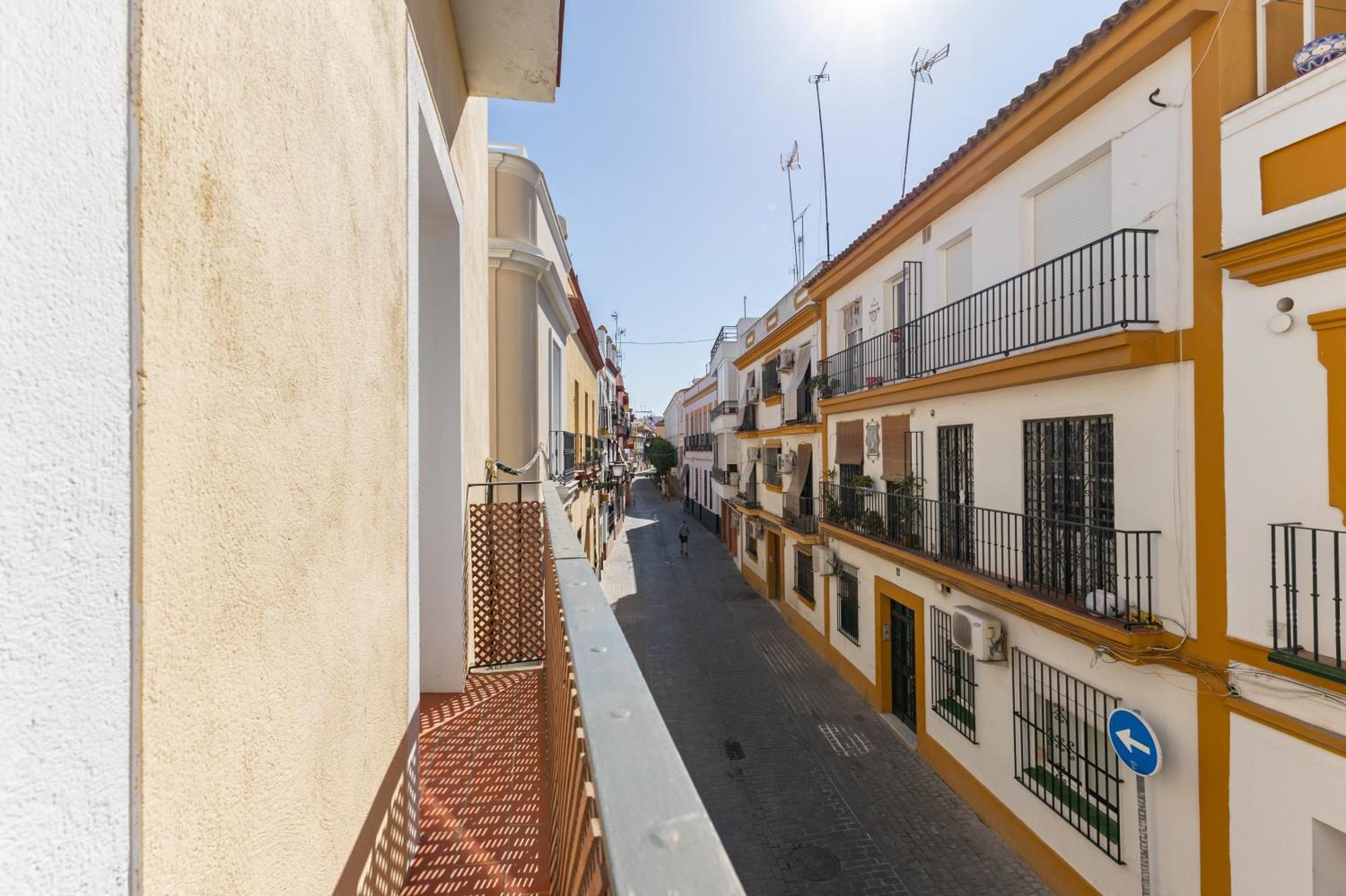 Charming 2 Bedroom Apartment At Iconic Triana Neighborhood By Ocityzen Sevilla Bagian luar foto