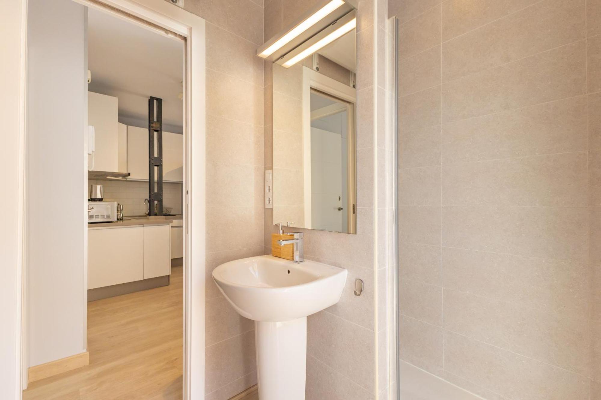 Charming 2 Bedroom Apartment At Iconic Triana Neighborhood By Ocityzen Sevilla Bagian luar foto