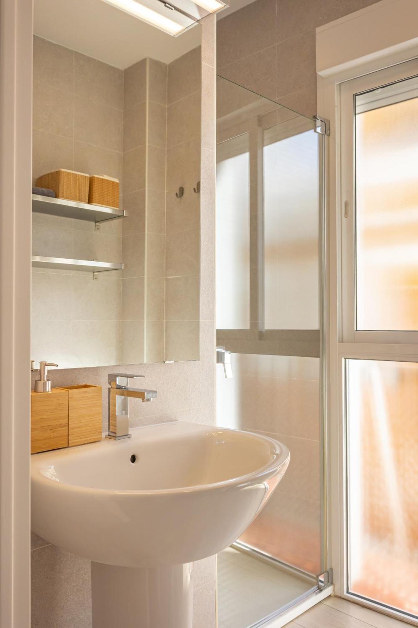 Charming 2 Bedroom Apartment At Iconic Triana Neighborhood By Ocityzen Sevilla Bagian luar foto